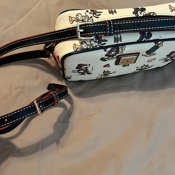 Dooney & Bourke - rare “Germany” design camera bag - Never used! $185!! - Picture 9 of 10